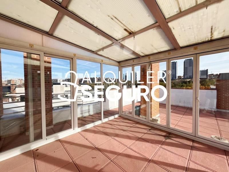 Foto e9b0525c-87dd-4da6-a5c6-067533c83602. Lloguer àtic amb calefacció aparcament a Valdezarza Madrid