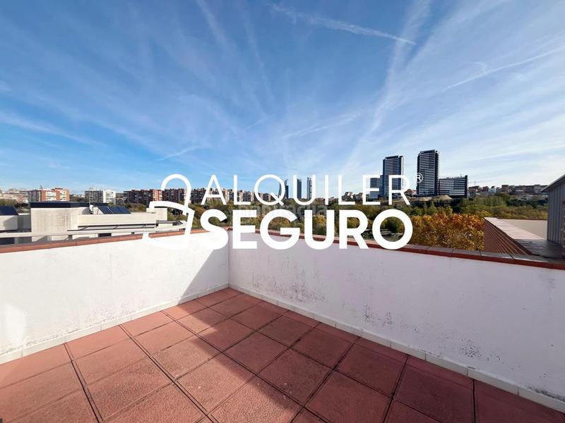 Foto 754c1311-ee24-4749-9725-4e7b089213a3. Location attique avec chauffage parking dans Valdezarza Madrid
