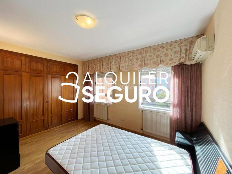 Foto 8c480a2a-f7ec-40e6-8d19-d8d2744f3ccc. Location attique avec chauffage parking dans Valdezarza Madrid