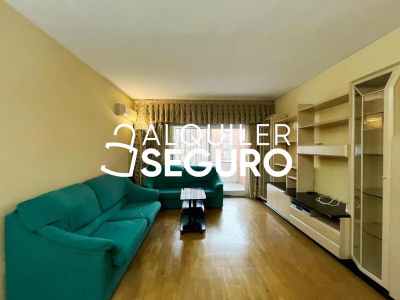 Foto 8c90353d-c29e-4ebf-8f8d-95ff18633fd3. Location attique avec chauffage parking dans Valdezarza Madrid