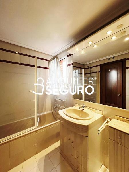 Foto 902f17a5-e01b-444f-ab5f-be14815db60d. Location attique avec chauffage parking dans Valdezarza Madrid