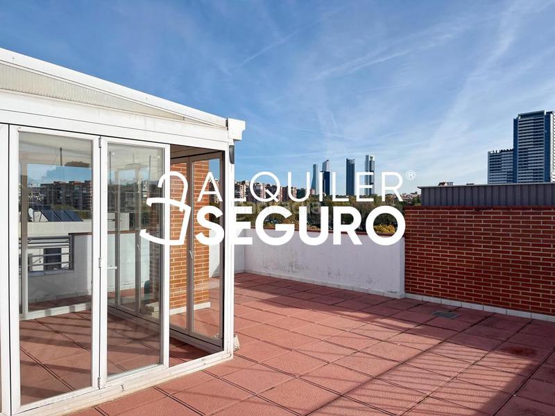 Foto b8c02aef-1b87-4146-a94a-91cddc64a5ab. Location attique avec chauffage parking dans Valdezarza Madrid