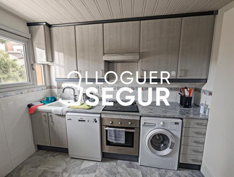 Foto c50217b4-eb5c-4d4e-88ad-8aae49f2a290. Rent flat with heating in Sant Llorenç Terrassa