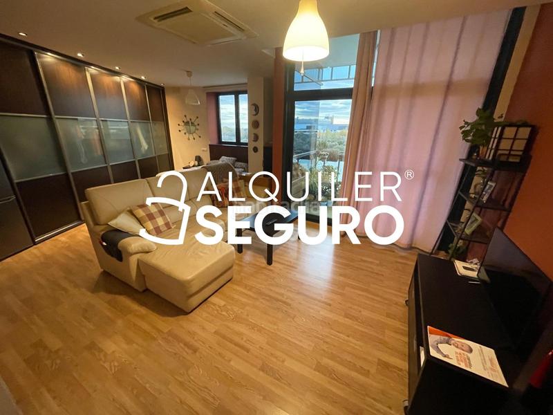 Foto 5cceb094-afe8-49d8-bf59-3db5dd2936c8. Affitto loft con riscaldamento parcheggio in Dehesa Vieja-Puente Cultural San Sebastián de los Reyes