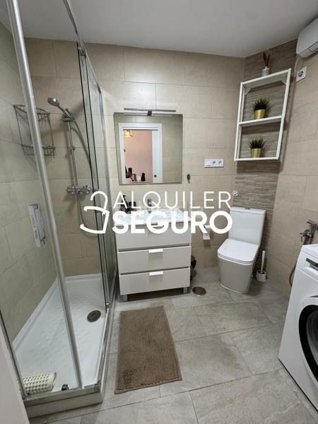 Foto 2f6fbc41-aad9-445a-9852-72a92883aea2. Alquiler piso  av. isabel manoja en Manantiales-Estación de Autobuses Torremolinos