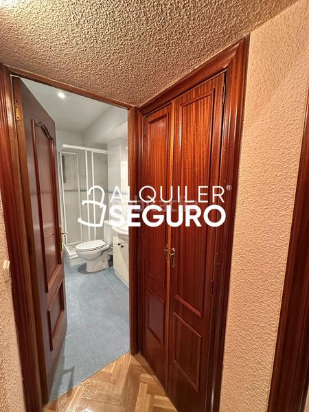 Foto 0782dfac-a7ae-4e6f-8bbd-b737282163a8. Rent flat with heating in Vinateros Madrid