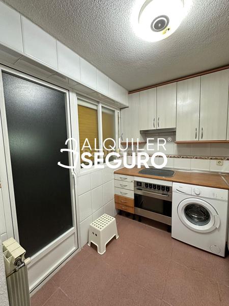 Foto 2fc0ecf6-ebe2-43d7-a793-3bf8044bcc16. Rent flat with heating in Vinateros Madrid