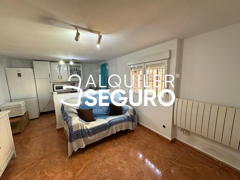 Foto 27db529b-ff22-494d-b886-3d87ae2f1e45. Rent flat with heating in Simancas Madrid