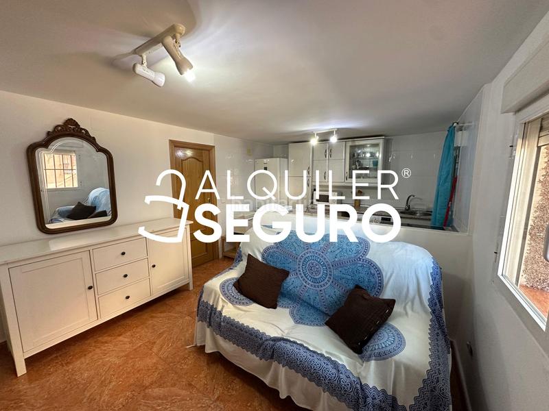 Foto 280ef7cb-5b15-4218-af02-95c608a3b3ea. Rent flat with heating in Simancas Madrid