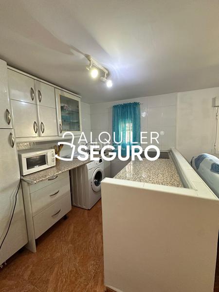 Foto 6e39623a-2f37-414e-bed0-dfee2f2bf0a4. Rent flat with heating in Simancas Madrid