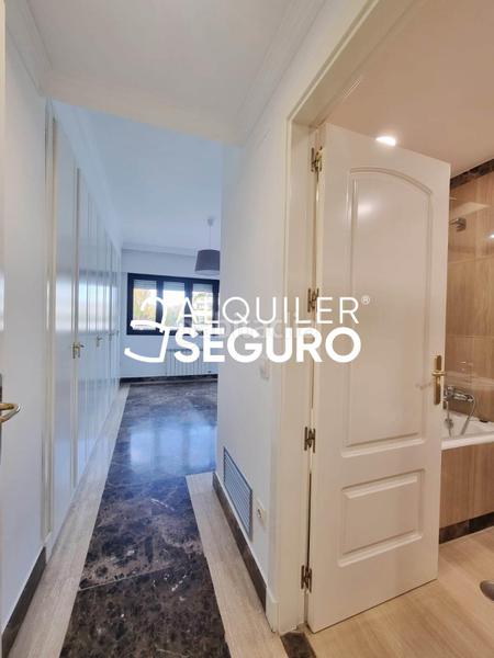 Foto b107b187-acd4-45f5-a4d8-77bc0c6916c9. Location appartement avec chauffage parking piscine dans Majadahonda