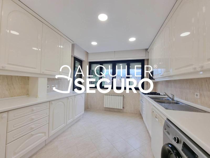 Foto e1da39b4-9929-4c39-ad22-86554d6ca230. Location appartement avec chauffage parking piscine dans Majadahonda