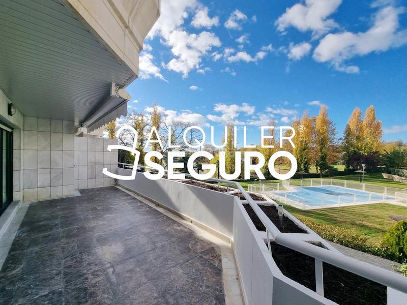 Foto 01085740-096f-499b-808b-b12167ea1586. Miete etagenwohnung mit heizung parking pool in Casco Antiguo Majadahonda