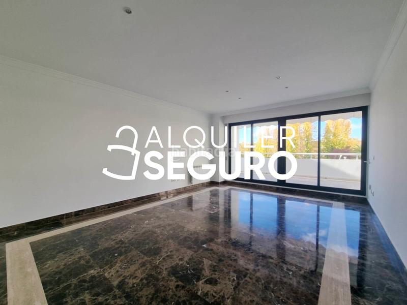 Foto 8c3b77e1-c84d-4073-beba-50a039cf4bdc. Miete etagenwohnung mit heizung parking pool in Casco Antiguo Majadahonda