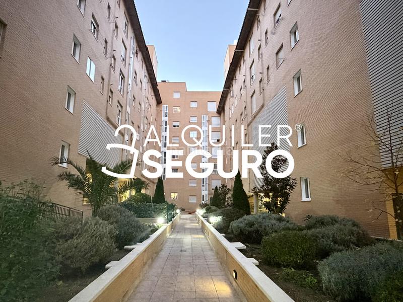 Foto d0ec5982-9c8c-49fd-8ba3-e28d102420c9. Lloguer estudi amb aparcament piscina a Villaverde Alto Madrid