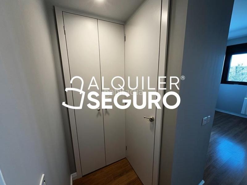 Foto d980e0f3-b626-4a7b-b8c2-5b73e64c1dc6. Alquiler piso  c camino de perales en Almendrales Madrid