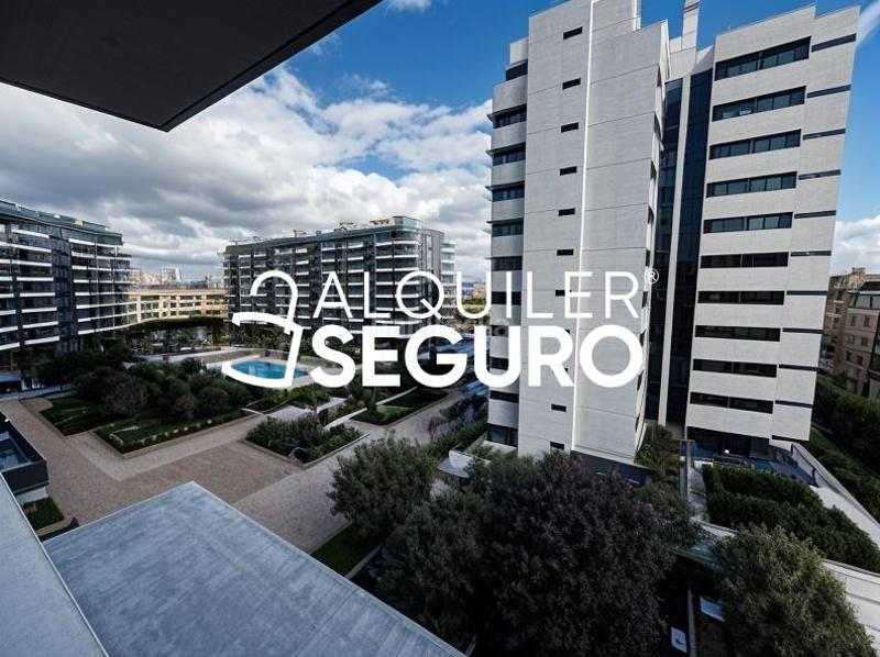 Foto 07344aca-883a-4e59-a433-03901b9041d0. Rent flat with heating parking pool in Almendrales Madrid