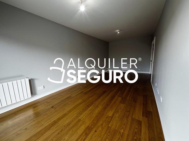 Foto 80754b4e-b01b-4198-bc0a-828d6d8de6f1. Rent flat with heating parking pool in Almendrales Madrid