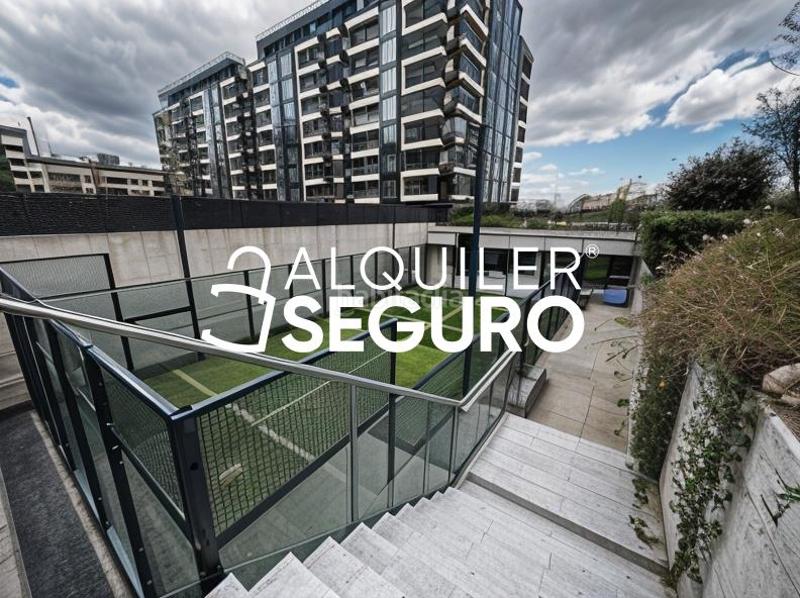 Foto c3dcf44a-5318-48b6-8543-f04cc0017261. Rent flat with heating parking pool in Almendrales Madrid