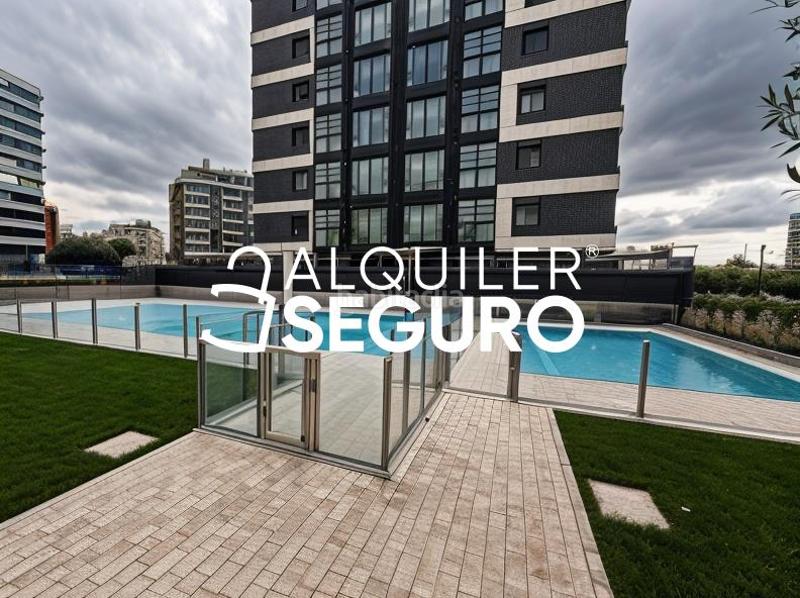 Foto e036055e-d6fa-44ce-9c03-5ea302be026e. Rent flat with heating parking pool in Almendrales Madrid