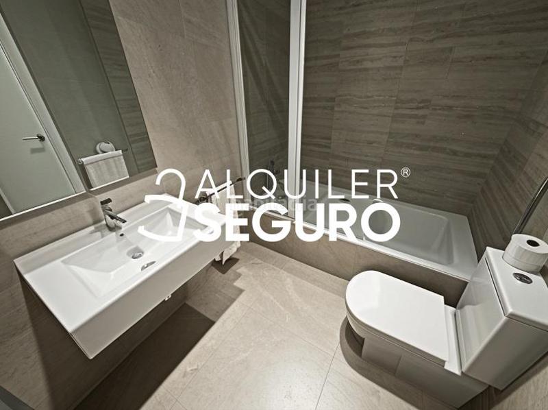 Foto f6c816ce-ad89-401a-b43c-5cb7488ad95b. Rent flat with heating parking pool in Almendrales Madrid