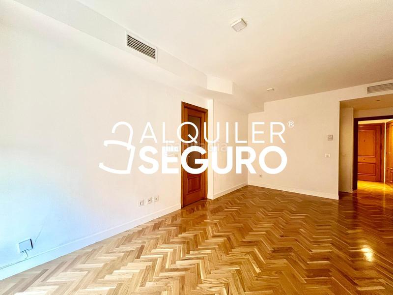 Foto 78cb6968-2f6f-49a5-89c2-64d461573e1f. Alquiler piso  c de rafael bergamín en San Juan Bautista Madrid