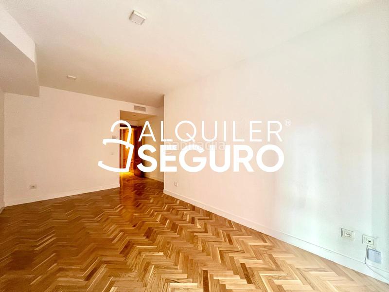 Foto a8a150d8-0eeb-44ee-90d3-5ec855ed01c0. Alquiler piso  c de rafael bergamín en San Juan Bautista Madrid