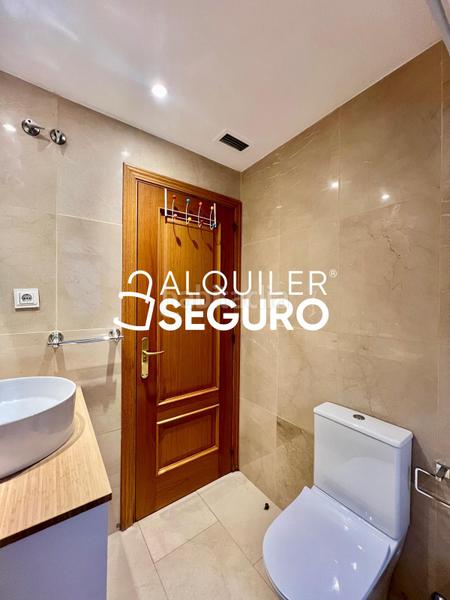 Foto 2604a479-6d0f-4555-b593-aec42da9fcf1. Miete etagenwohnung mit parking pool in San Juan Bautista Madrid