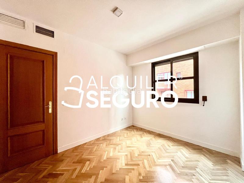 Foto 180d6a3f-d523-43a2-aef8-fe2cd65a8c6e. Rent flat with parking pool in San Juan Bautista Madrid