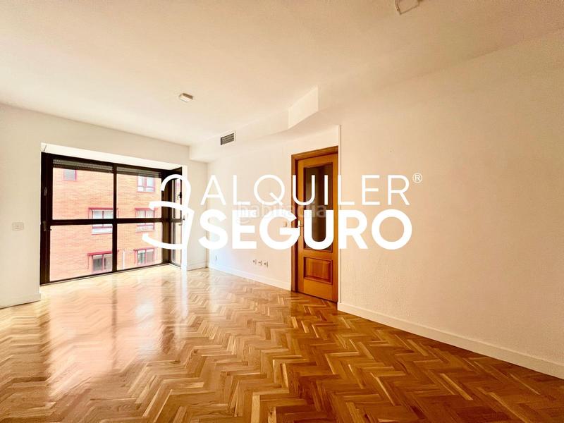 Foto 9c4234f0-d43e-4a25-ad86-37bcc4ca80ce. Rent flat with parking pool in San Juan Bautista Madrid