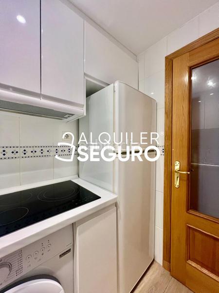 Foto ba2d0859-b39e-4a23-afd4-d6e97a622f9a. Rent flat with parking pool in San Juan Bautista Madrid