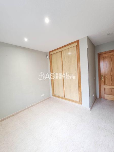 Foto e8ee86f0-713c-4a6e-832b-2de6fe877075. Flat with parking in Casa Amarilla Galapagar