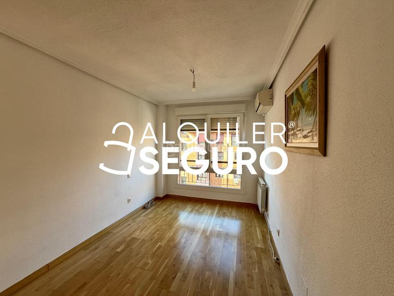 Foto b78b79bd-416a-4717-897a-dfb3936bf12e. Location appartement avec chauffage parking piscine dans Madrid