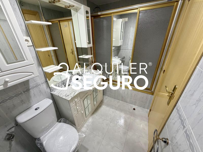 Foto 5a593f64-c0f4-495c-a221-ddcef03baafc. Rent flat with heating parking pool in Orcasitas Madrid