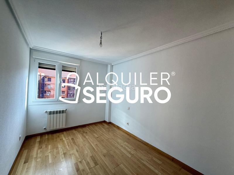 Foto c5f5c6d1-b5e3-455e-8414-10b4b08626f1. Rent flat with heating parking pool in Orcasitas Madrid