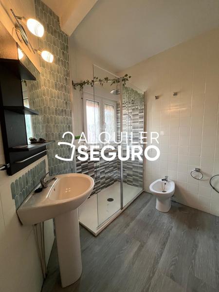 Foto bbe41485-a7a6-4c53-a432-90ae2748ca7a. Miete etagenwohnung mit heizung in Palomeras Bajas Madrid