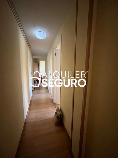 Foto 813d7c77-6c2a-4f74-b729-8b18868e7a9e. Rent flat with heating in Palomeras Bajas Madrid