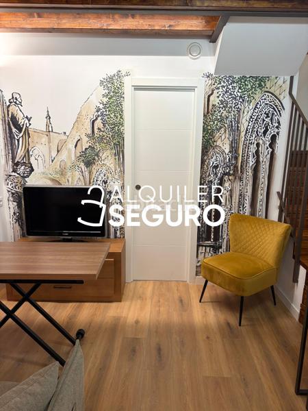 Foto 8392bdb6-1ce2-4d59-929a-79ace59e852f. Alquiler piso  c comercio en Casco Histórico Toledo