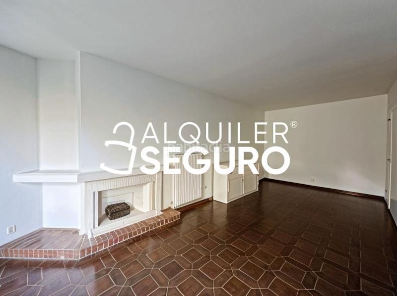 Foto c04eaa52-2b31-4bb2-aec7-f2b6b8c2a10a. Alquiler piso  c cañada real en Colmenarejo