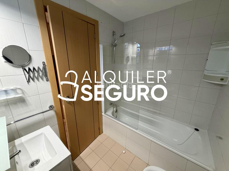 Foto 012e5b31-9568-4640-94be-b1676b0e4027. Alquiler piso  c unanimidad en Los Rosales Madrid