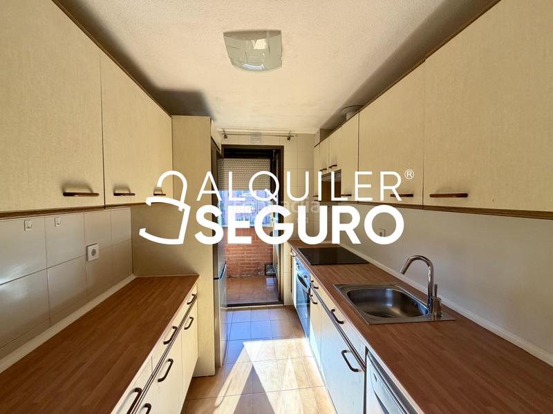 Foto 7d9d1a3b-2abb-4b8f-94cb-3022fb626f47. Alquiler piso  c unanimidad en Los Rosales Madrid