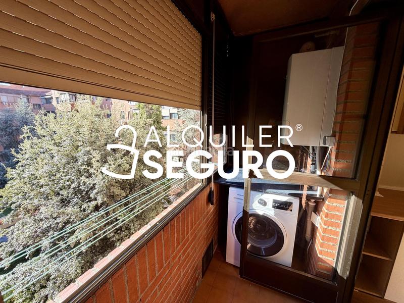 Foto 1618d585-6a75-435b-99b2-63bf38a2ebca. Miete etagenwohnung mit heizung in Los Rosales Madrid