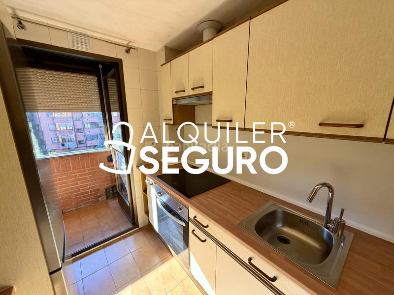 Foto 826541fe-048d-42e5-8770-e3fba495d423. Miete etagenwohnung mit heizung in Los Rosales Madrid