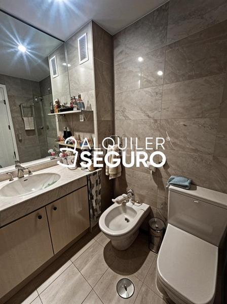 Foto 52c1f554-0882-4eb5-8fbf-b5a922235559. Lloguer pis amb calefacció aparcament a Guindalera Madrid