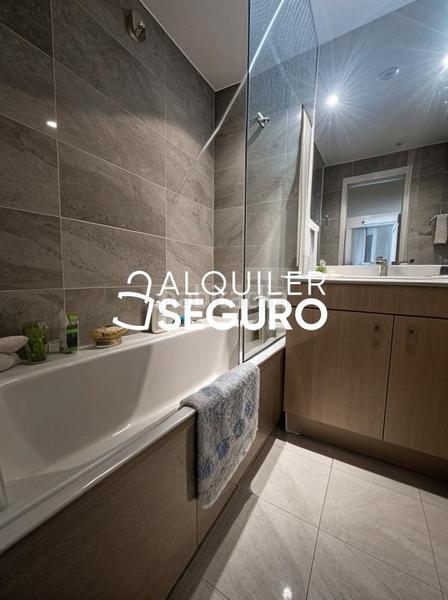 Foto e1a19dc1-86c4-4c4a-8f7d-c11148a45341. Miete etagenwohnung mit heizung parking in Guindalera Madrid