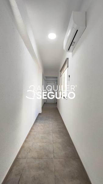 Foto 1f36bf4f-cc9d-4956-97d3-baaf56f44dab. Alquiler piso  av. peris y valero en Russafa Valencia