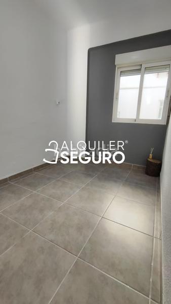 Foto a2245a6d-736d-4855-b32c-d674ee6bbfac. Alquiler piso  av. peris y valero en Russafa Valencia