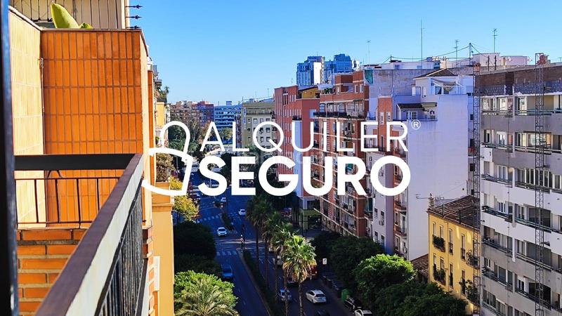 Foto b26019be-11a9-4cfa-b23c-2106c85d6549. Alquiler piso  av. peris y valero en Russafa Valencia