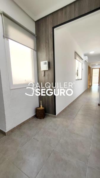 Foto f55fb590-41c5-408c-b1c6-22e0a9480e6f. Alquiler piso  av. peris y valero en Russafa Valencia