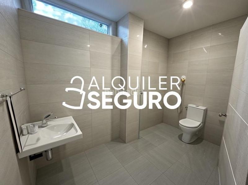 Foto 8436cd69-6d0f-4e43-92be-43925cb6f6f3. Rent business premise in Norte-Universidad Móstoles